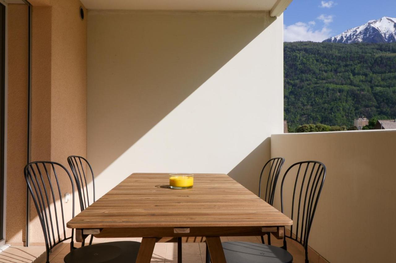 Modern Apartment Close To Martigny Train Station Exterior foto